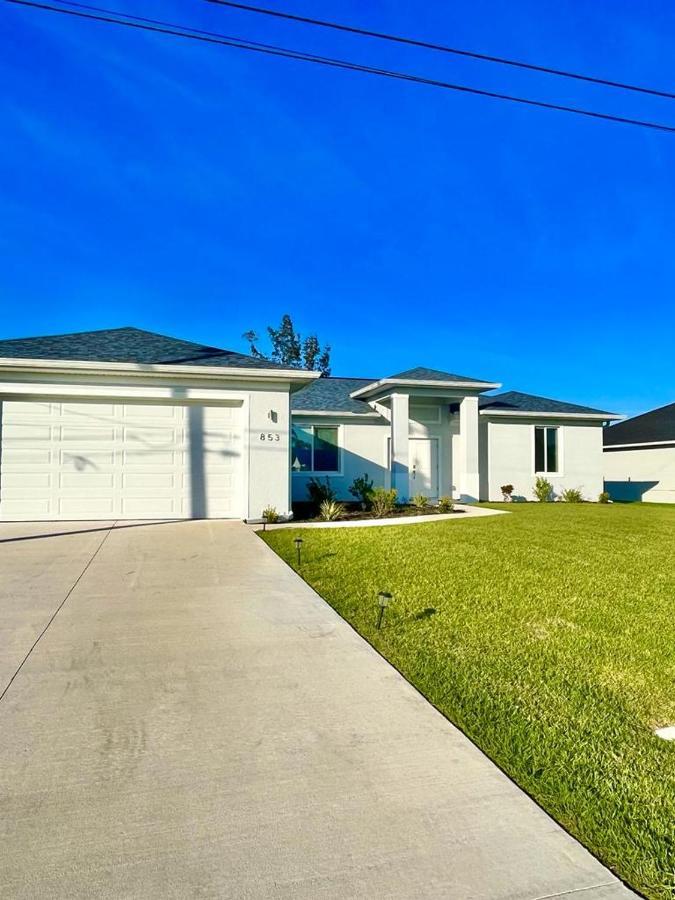New House With Canal View In Cape Coral Exterior photo